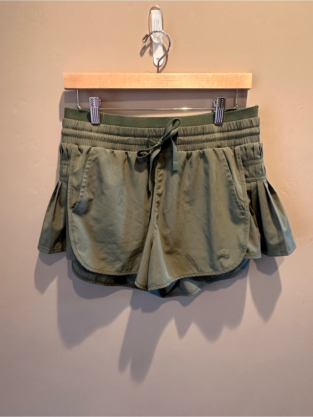 JoyLab High Rise Pleated Side Athletic Shorts Olive Green Liner Pockets M